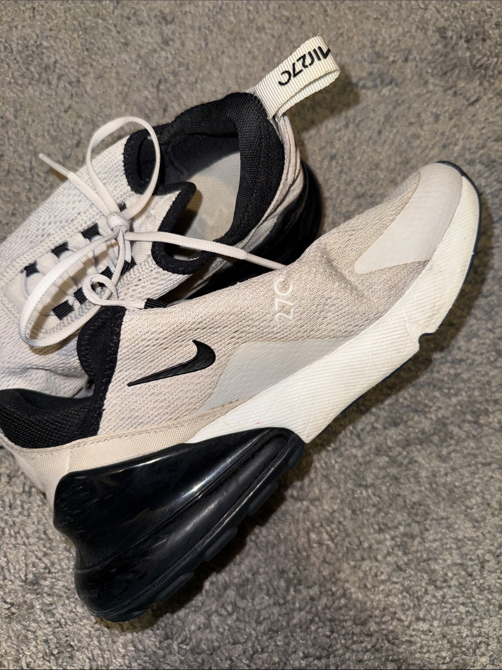Nike Women’s Air Max 270 in White and Black - Picture 4 of 5